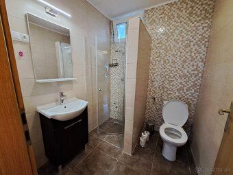 Vila s tromi apartmánmi na predaj na ostrove Vir. Kúsok od Z