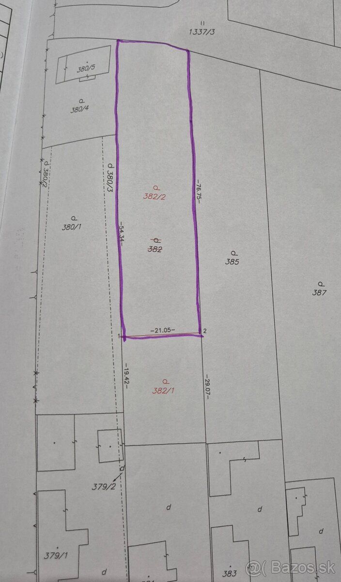 Na predaj pozemok v obci Hriadky o rozlohe 1662m2, široký 21