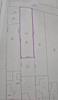 Na predaj pozemok v obci Hriadky o rozlohe 1662m2, široký 21