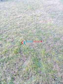 Na predaj pozemok v obci Hriadky o rozlohe 1662m2, široký 21