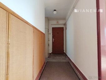 Ponúkame na predaj 2-izbový byt nachádzajúci sa v obci Varín