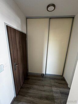 Prenajom 2-izbový byt s parkovaním, 2x pivnica – Green Villa