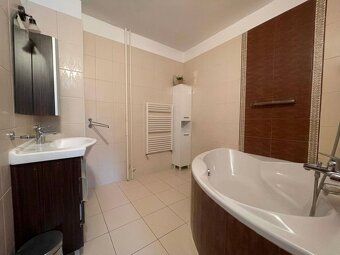 Realitná kancelária REMAX Vám ponúka na predaj dvojgeneračný