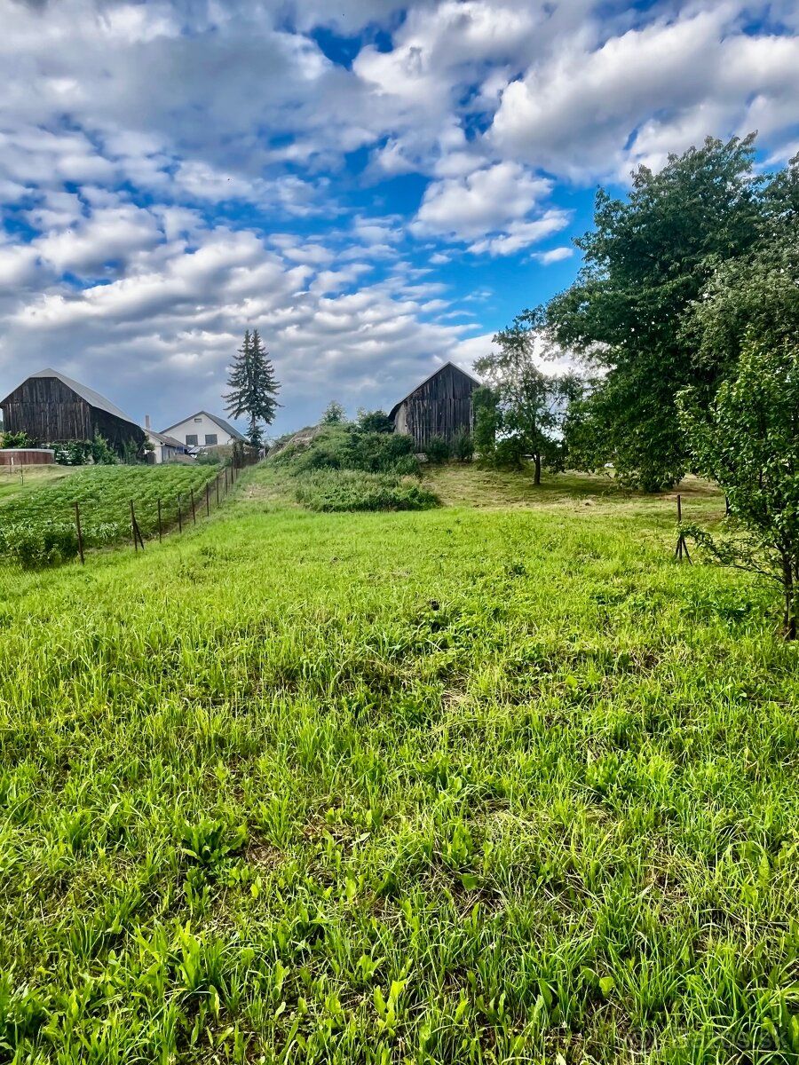 🏡Ponúkame na predaj stavebný pozemok o výmere 1222 m² v obci