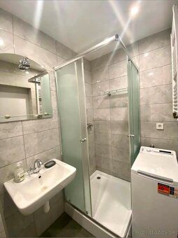 Na prenájom moderne zariadeny 2-izbový byt v centre Komárna 