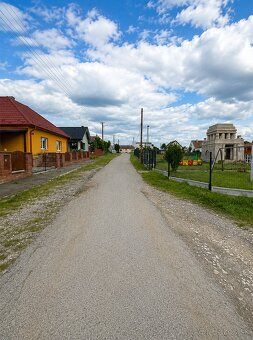 Stavebný pozemok 837 m² – Uzovce, nová ulica, ideálne pre ro