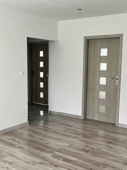 PRIESTRANNÝ 3-IZBOVÝ BYT PO KOMPLETNEJ REKONŠTRUKCII | GARÁŽ