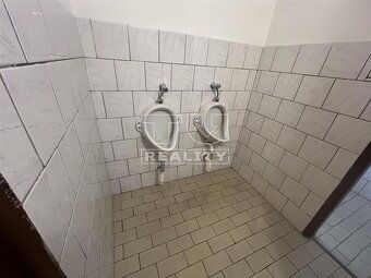 TUreality ponúkajú na predaj priestranný trojpodlažný rekrea