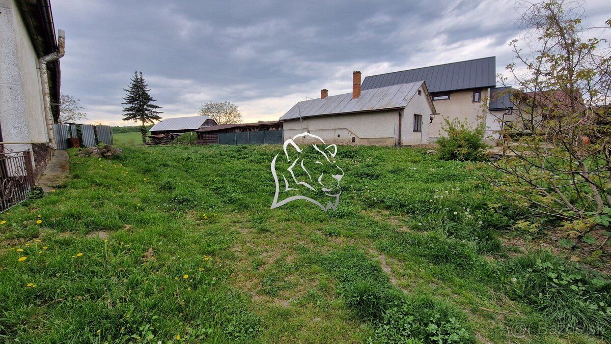 Ponúkame na predaj pozemok o rozlohe 1222m2 v obci Sedliská 