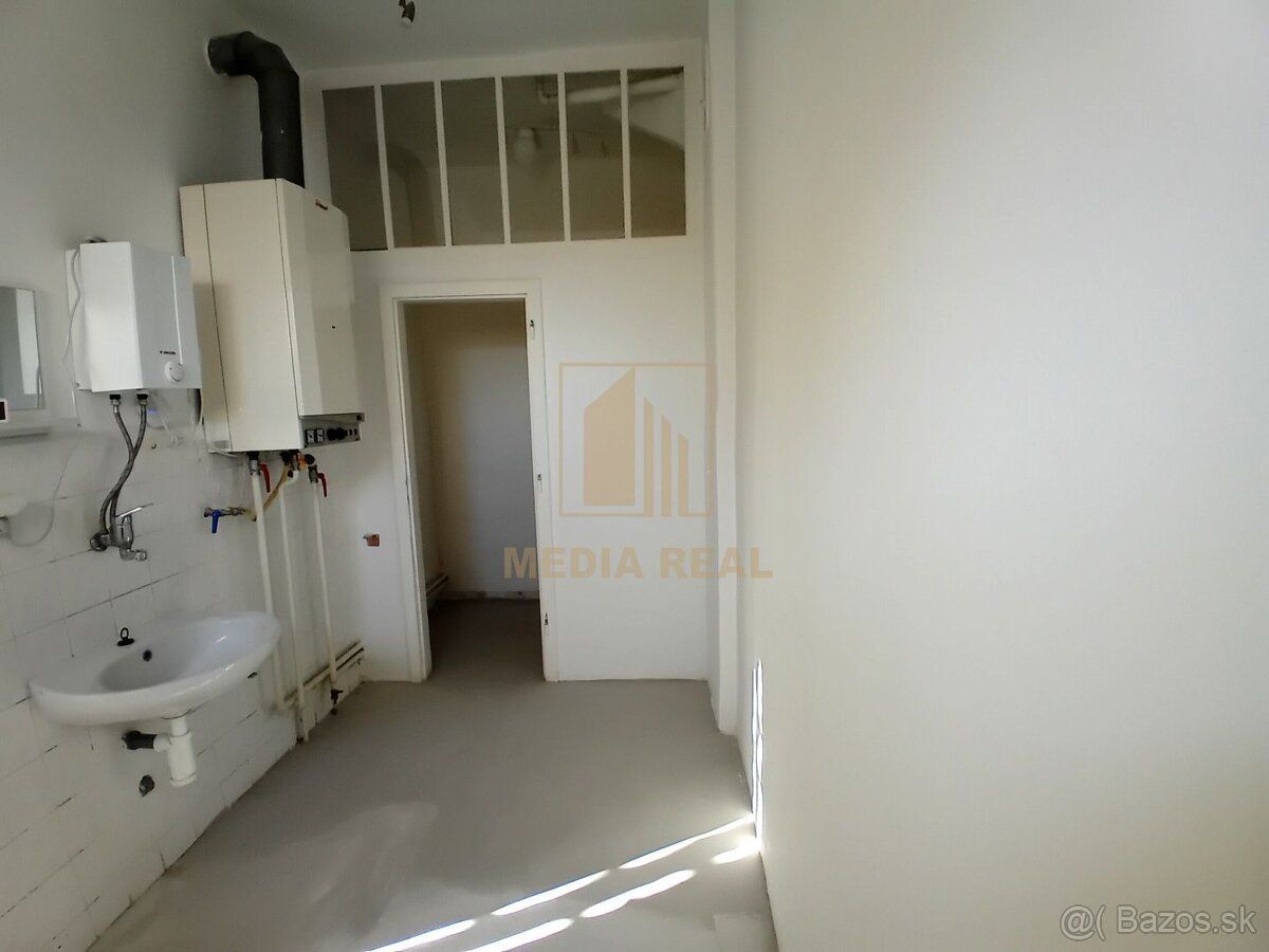 Ponúkame Vám na prenájom šikovný obchodný priestor nachádzaj