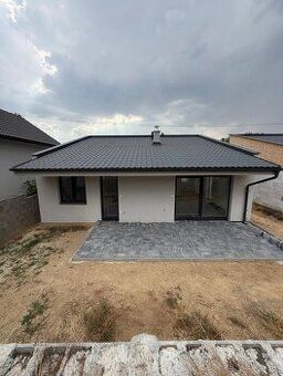 Maroš Vereš +421 904 086 200 e-mail:
V2 Real Estate má pre v