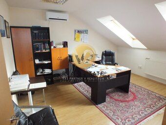 Maroš Vereš +421 904 086 200 e-mail:
V2 Real Estate vám ponú