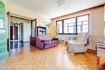 Maroš Vereš +421 904 086 200 e-mail:
V2 real estate ponúka n