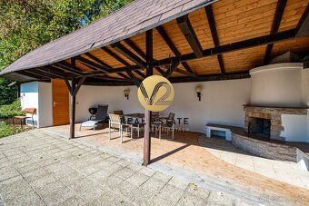 Maroš Vereš +421 904 086 200 e-mail:
V2 real estate ponúka n