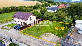 Ponúkame na predaj pozemok na rodinný dom v intraviláne obce