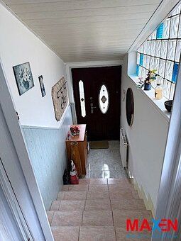 MAXEN Reality Centrum RODINNÝ DOM S VEĽKOU ZÁHRADOU A HOSPOD