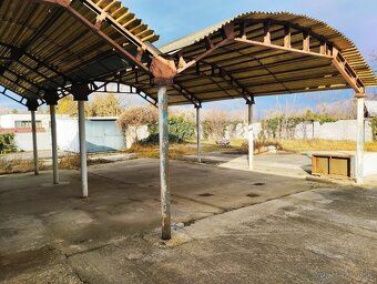 Celková úžitková plocha objektu je 2100 m². Prízemná murovan