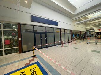 Ponúkame na prenájom obchodný priestor v OC Shopping Palace 