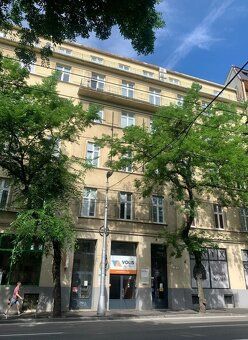 Ponúkame na prenájom dvojkanceláriu – 48 m², 3. poschodie, v