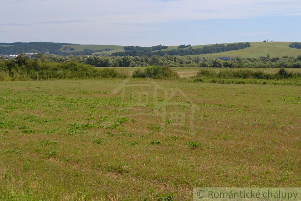 Pekný, rovinatý pozemok sa nachádza na okraji Stropkova v ex