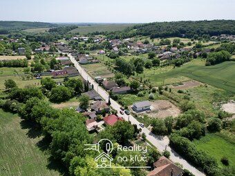 Reality na kľúč Vám ponúka na predaj pozemok vhodný na chatu