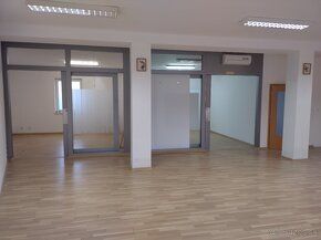 Ponúkame na prenájom obchodné (showroom), kancelárske a skla