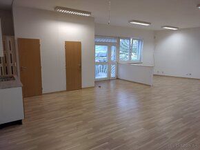 Ponúkame na prenájom obchodné (showroom), kancelárske a skla