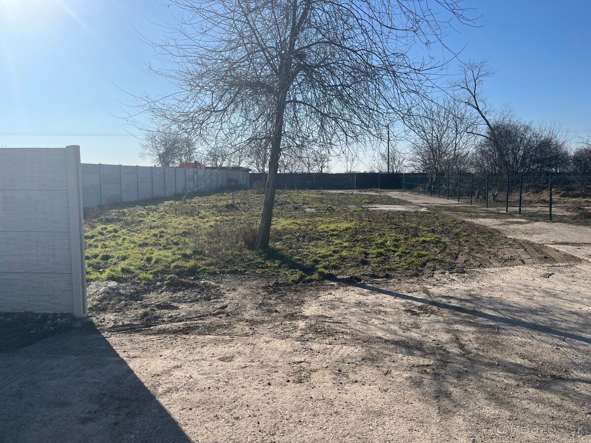 Prenájom pozemku 500 m² v areáli bývalého družstva v Kvetosl