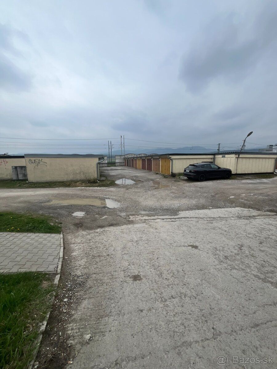 Ponúkam na prenájom garáž nachádzajúcu sa na sídlisku Západ 