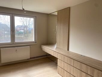 Predám kvalitne prerobený 4 izbový byt ( 92 m2 ) v Očovej. B