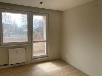Predám kvalitne prerobený 4 izbový byt ( 92 m2 ) v Očovej. B