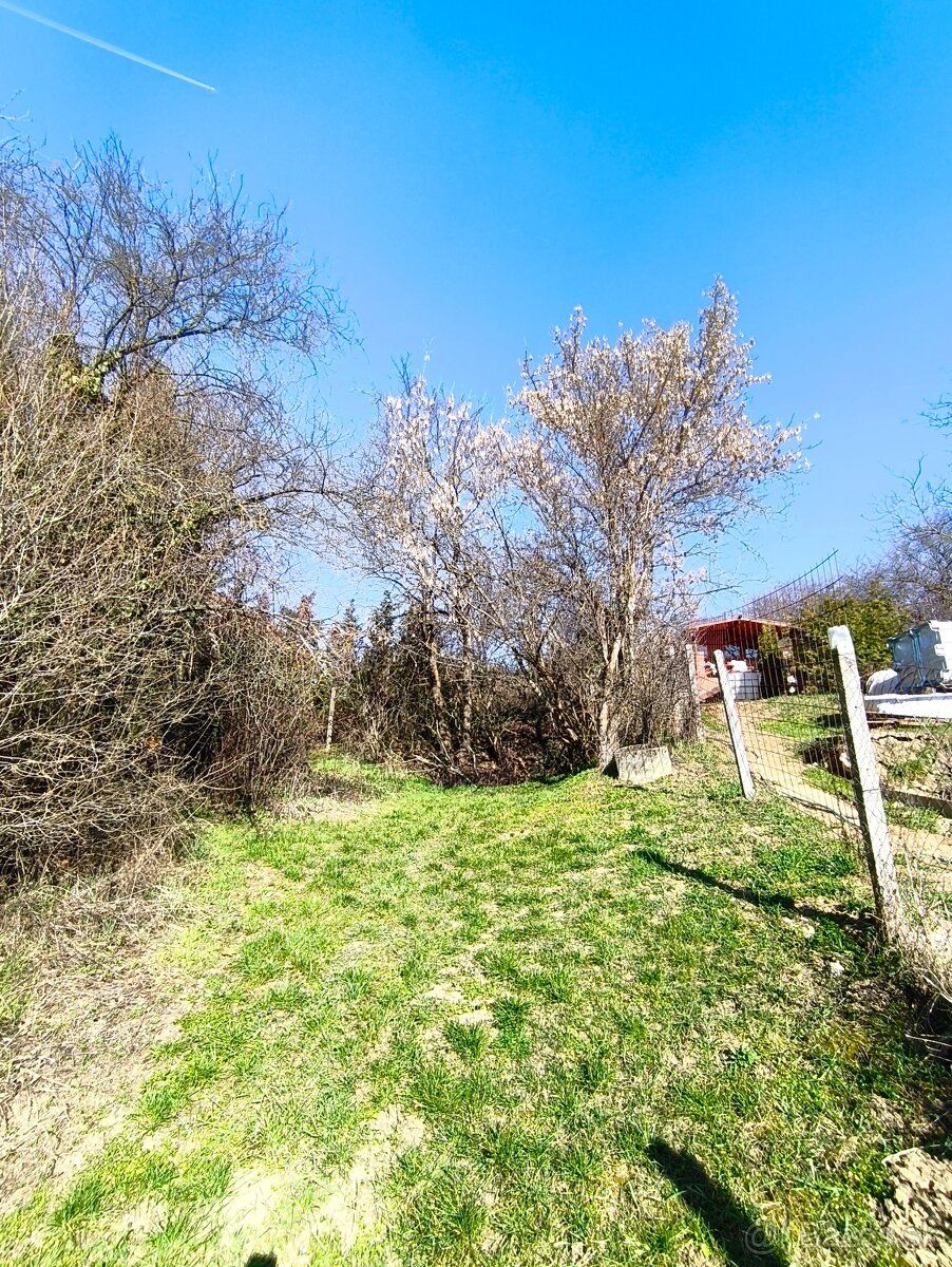 Ponúkam na predaj krásny,slnečný pozemok o celkovej výmere 2