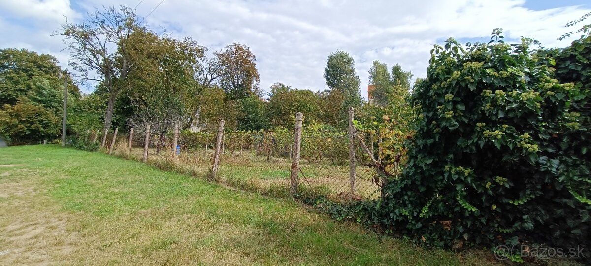Predám pozemok vo výmere 642 m2 na ulici pod Amfiteátrom v k