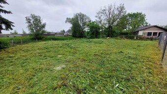 Predám pozemok vo výmere 642 m2 na ulici pod Amfiteátrom v k