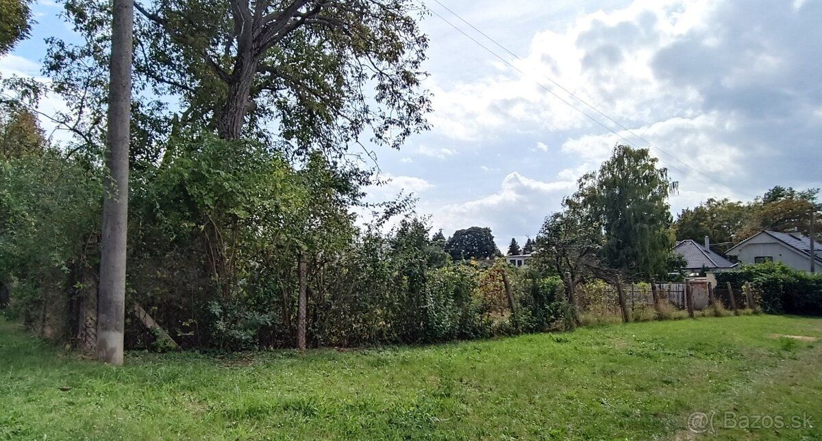Predám pozemok vo výmere 642 m2 na ulici pod Amfiteátrom v k