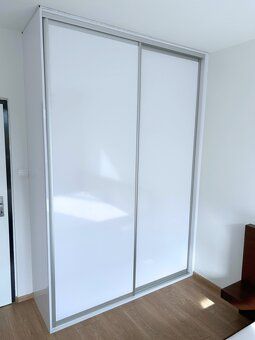 Ponúkame na dlhodobý prenájom moderný 3-izbový byt. Byt sa n