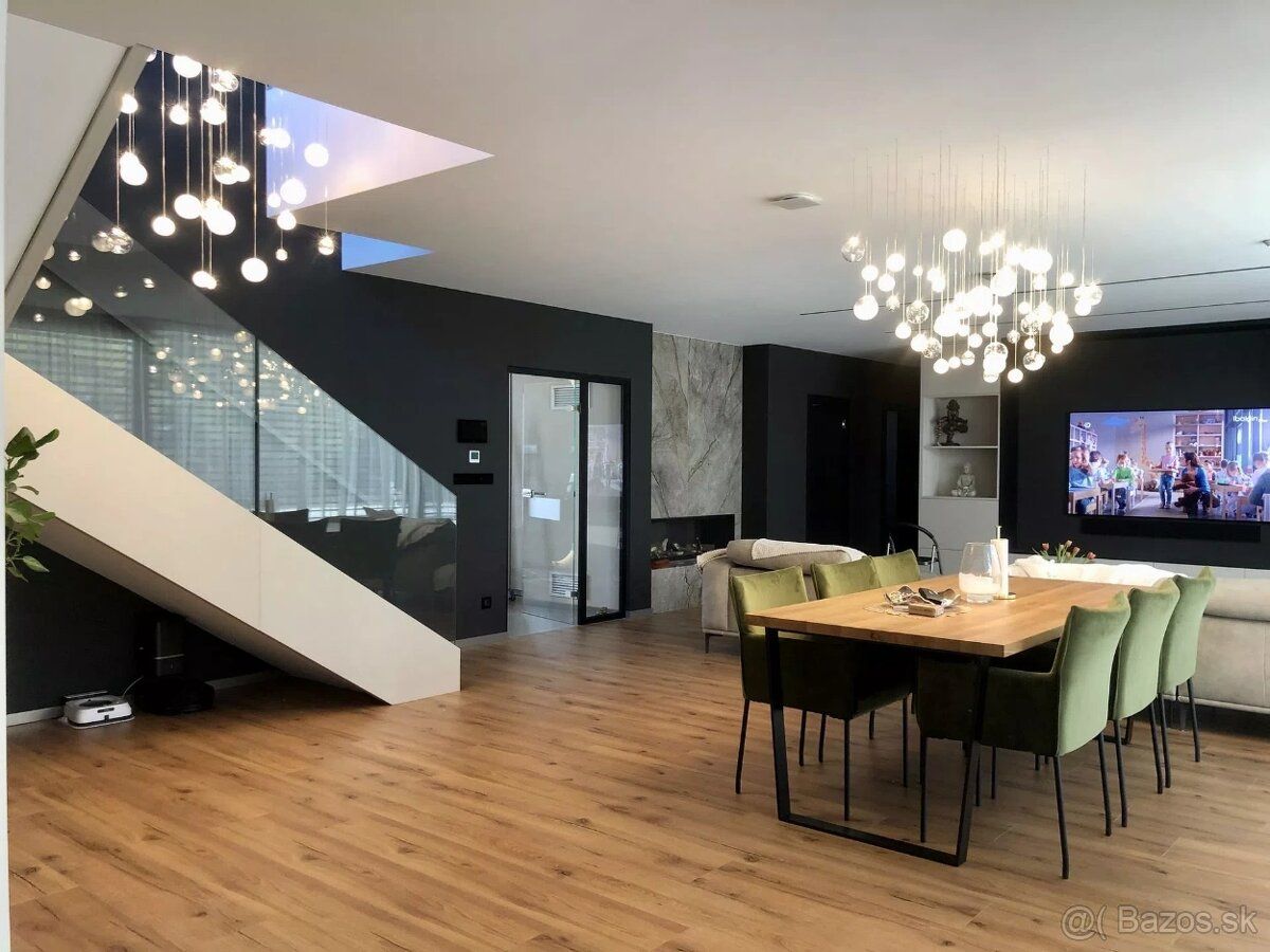 Pripravujeme krásny, presklený showroom dizajnových svietidi