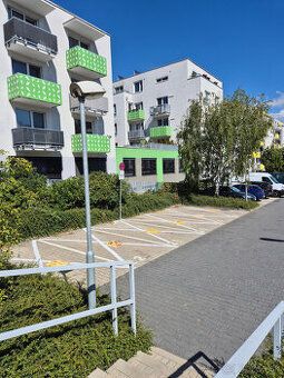 Ponúkam na prenájom garážové státie v hromadnej garáži v byt