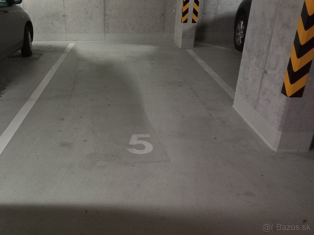 Ponúkam na prenájom garážové státie v hromadnej garáži v byt