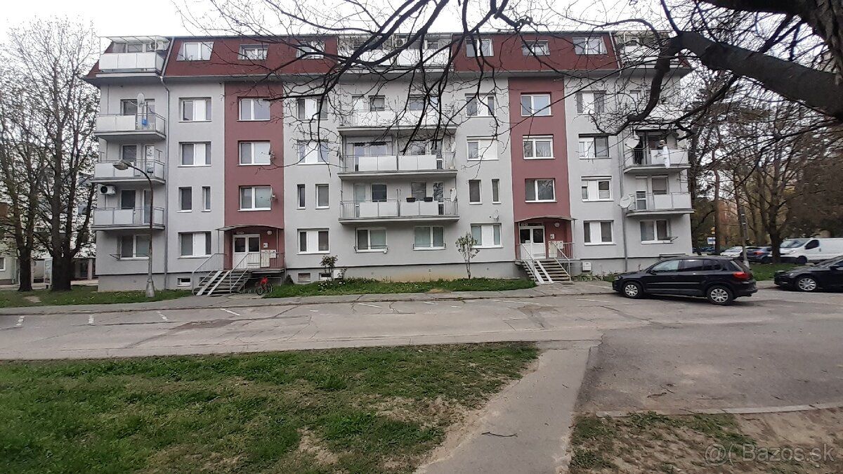 Prenajmem 1-izbový byt v Piešťanoch na Teplickej ulici,1.pos
