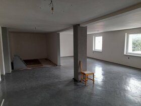 Ponúkame na prenájom obchodné priestory na 2. NP. blízkosti 