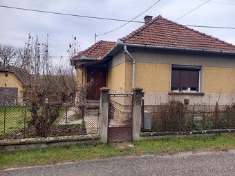 V malom mestečku Szendrő v Madarsku predáme podpivničený dom