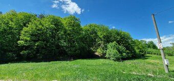 Ponúkam na predaj pozemok o výmere 1 196 m², situovaný pri o