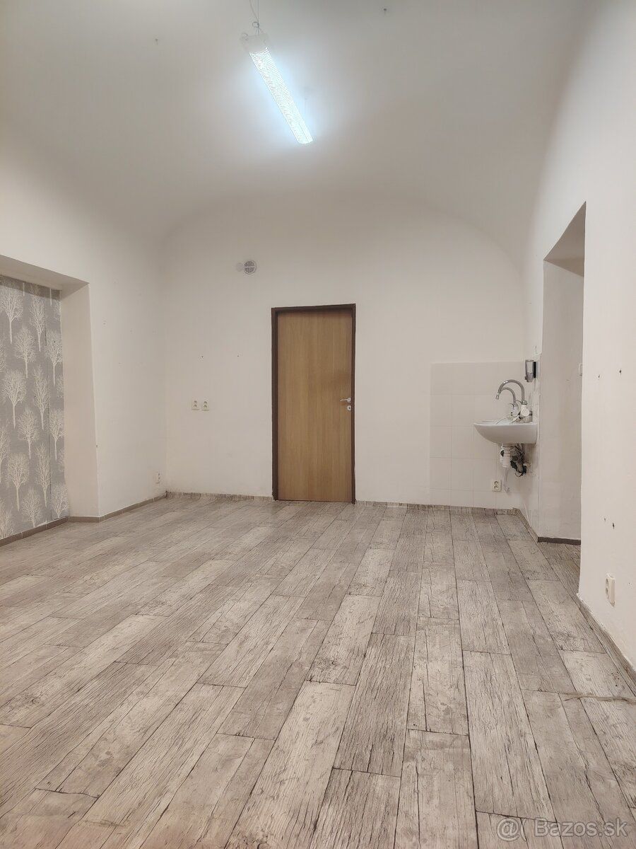 Na prenájom komerčný priestor v centre Prešova – Hlavná ulic