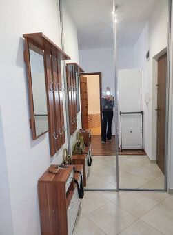 Ponúkam na prenájom 2-izbový byt s parkovacím miestom v uzav