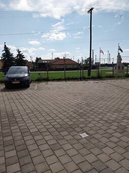Ponúkam na prenájom 2-izbový byt s parkovacím miestom v uzav