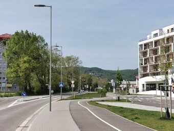 Realitná kancelária BabonyTRE Vám ponúka na prenájom garážov