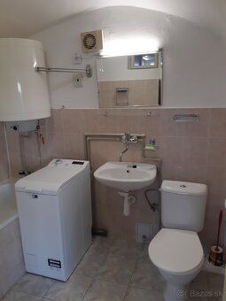 Dám do dlhodobého prenájmu priestranný(45m2), zariadený jedn