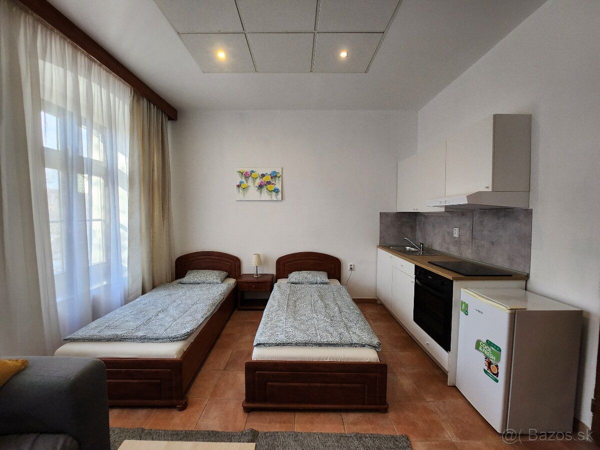 Ponúkame na prenájom zariadený apartmán priamo v centre Trna