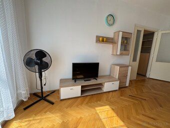 Č. 9878 PRENÁJOM – slnečný 1-izbový byt s balkónom, Piešťany